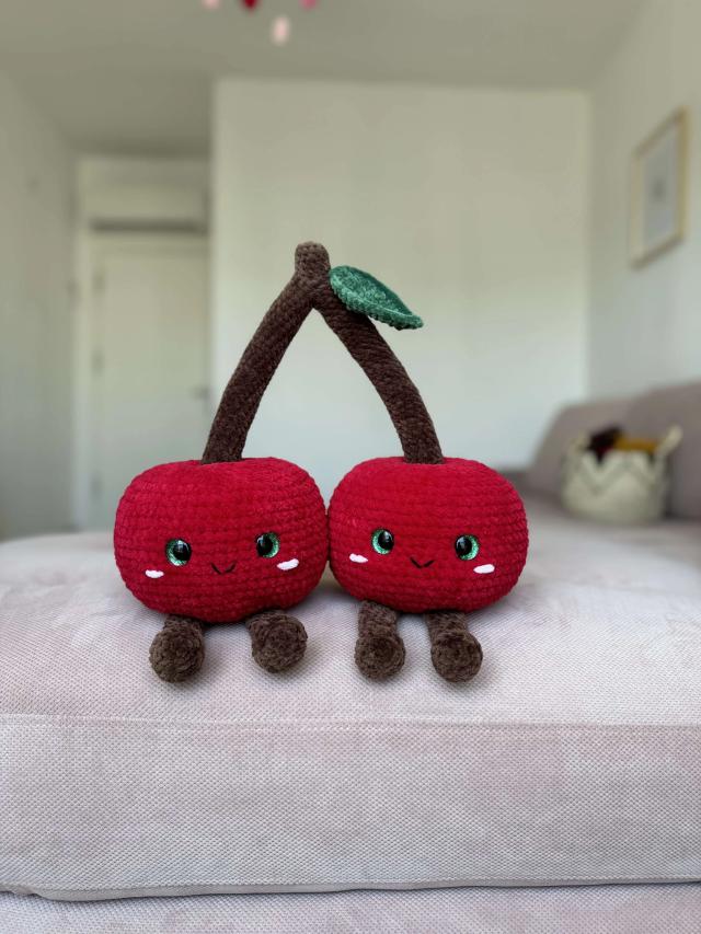 Подушка Вишня